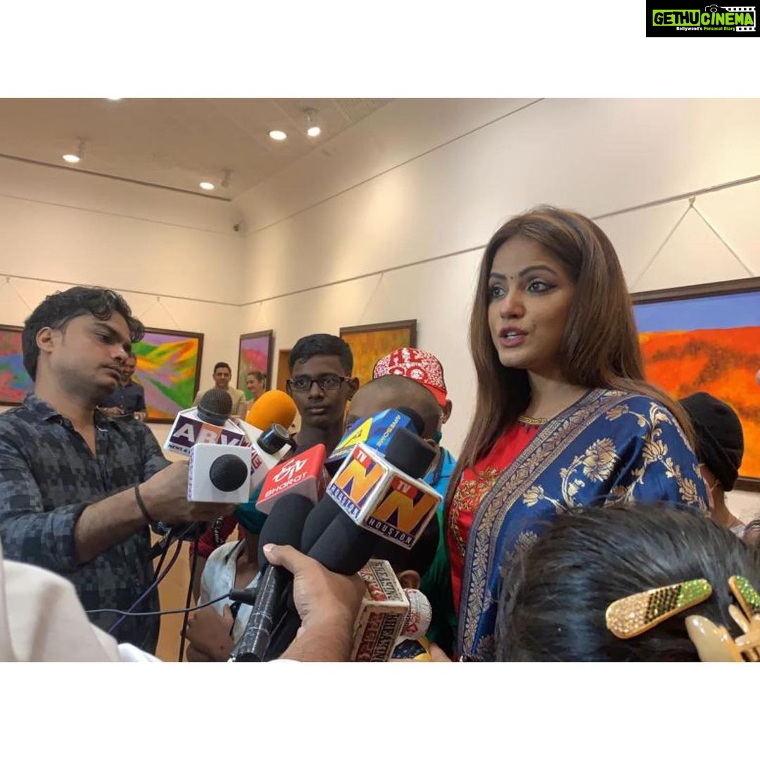 Neetu Chandra Instagram - I’ve been associated with the #CancerPatientsAidsAssociation for about 10 years now and every time I meet these kids my heart fills with joy and excitement❤️ Had an amazing time with all of them at the Art exhibition inaugration.