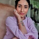Neha Bhasin Instagram – Let there be light. Always 💗

Outfit @adhvaitaofficial