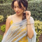 Neha Sharma Instagram – बसंत पंचमी की ढेरों शुभकामनाएँ 🌸🌼🙏🏻💫