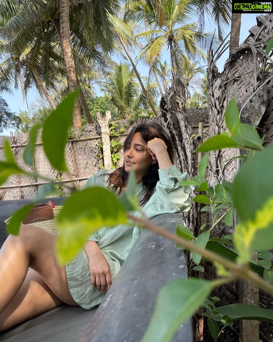 Neha Sharma Instagram - πππ«βοΈ "Your bad vibes donβt really go with my outfit." #nofilterneeded #nofilter