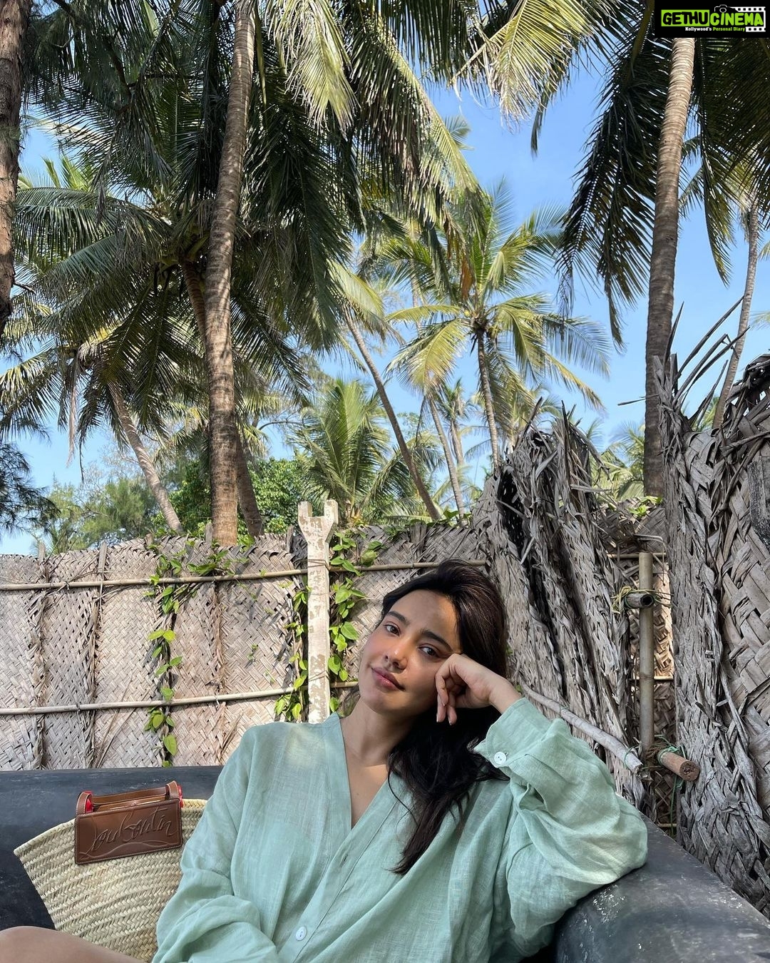 Neha Sharma Instagram - πππ«βοΈ "Your bad vibes donβt really go with my outfit." #nofilterneeded #nofilter
