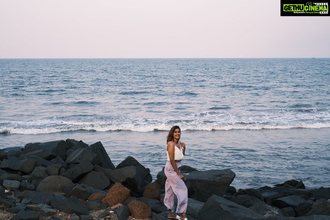 Niharika Konidela Instagram - An ocean breeze puts the mind at ease 🌊💙