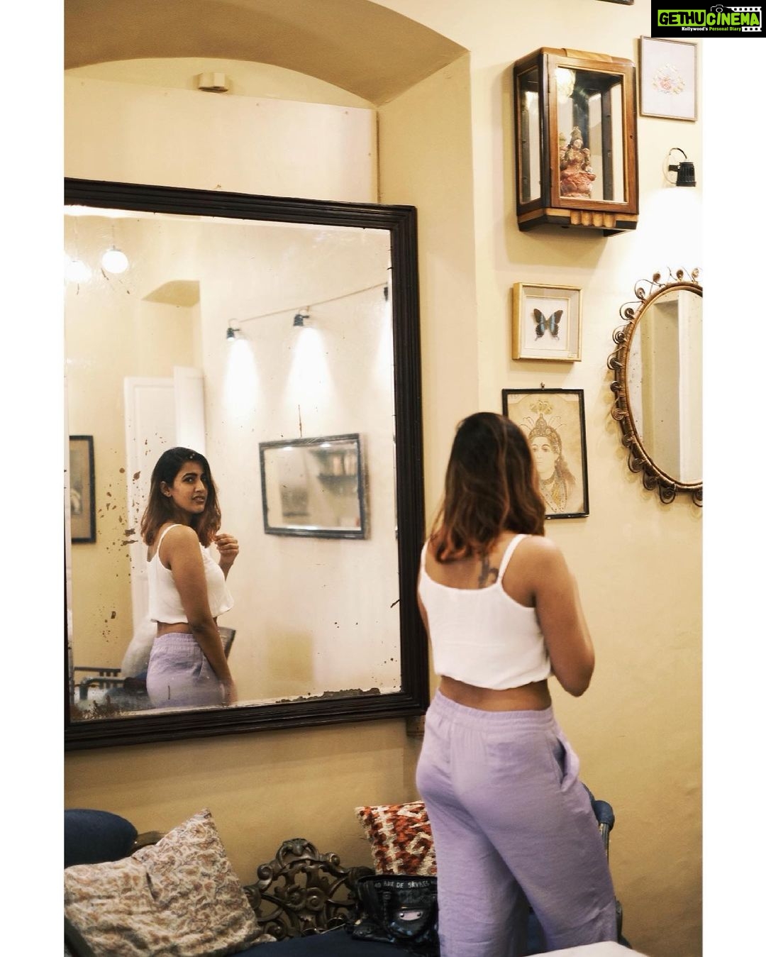 Niharika Konidela Instagram - Paardhu, inkosaari choosi cheppu! 🪞💥 ( people who didn’t get that movie reference, don’t talk to me) Pondicherry
