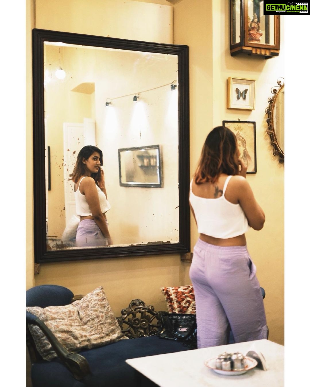 Niharika Konidela Instagram - Paardhu, inkosaari choosi cheppu! 🪞💥 ( people who didn’t get that movie reference, don’t talk to me) Pondicherry