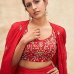 Niharika Konidela Instagram - గులాబీ . దుస్తులు - @prathyushagarimellaofficial నగలు- @kalasha_finejewels ఛాయాచిత్ర కళాకారుడు- @eshaangirri కర్త మరియు కర్మ - @ashwin_ash1 @hassankhan_3 సహాయకురాలు- @vid_vidya