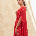 Niharika Konidela Instagram - గులాబీ . దుస్తులు - @prathyushagarimellaofficial నగలు- @kalasha_finejewels ఛాయాచిత్ర కళాకారుడు- @eshaangirri కర్త మరియు కర్మ - @ashwin_ash1 @hassankhan_3 సహాయకురాలు- @vid_vidya