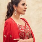 Niharika Konidela Instagram - గులాబీ . దుస్తులు - @prathyushagarimellaofficial నగలు- @kalasha_finejewels ఛాయాచిత్ర కళాకారుడు- @eshaangirri కర్త మరియు కర్మ - @ashwin_ash1 @hassankhan_3 సహాయకురాలు- @vid_vidya