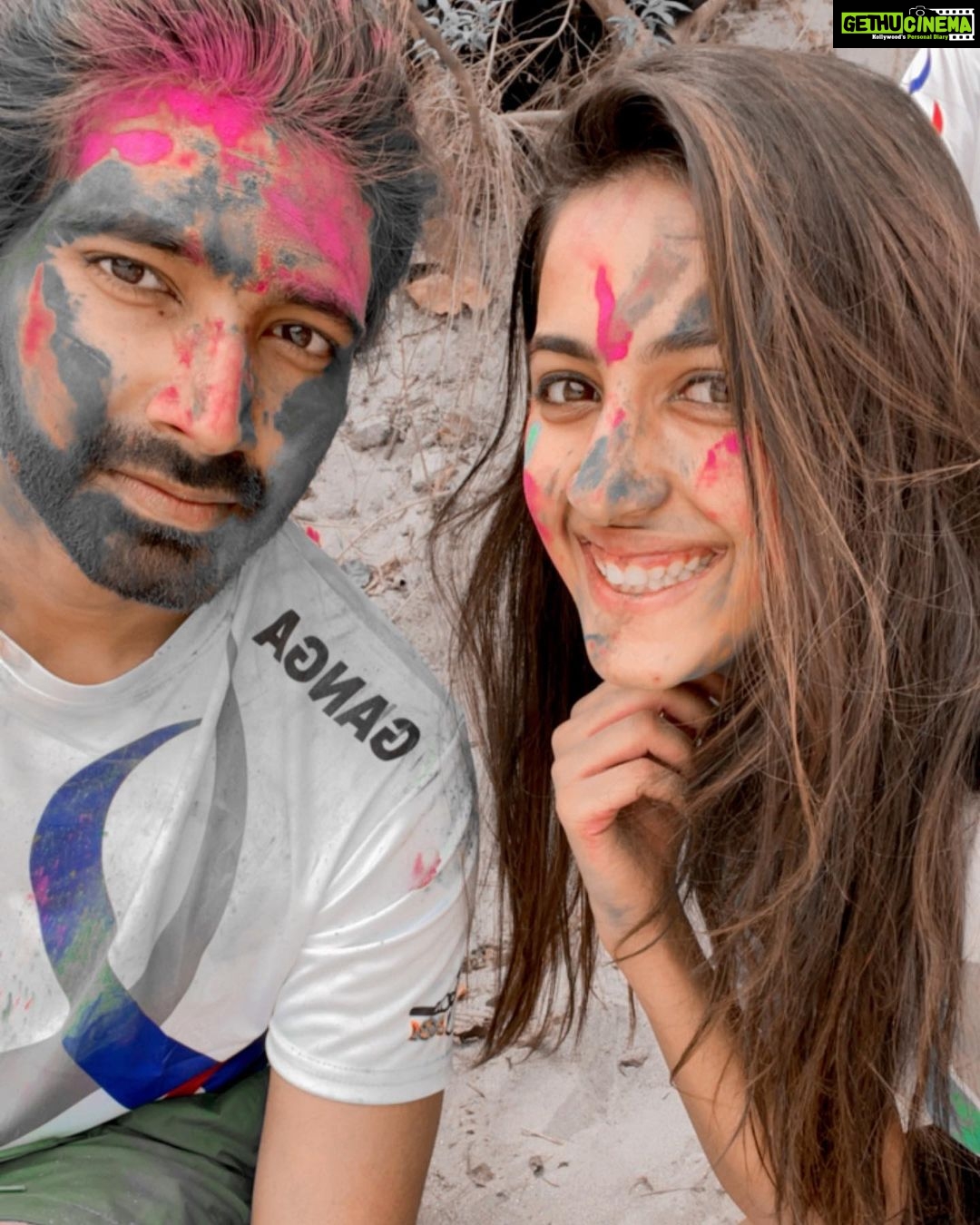 Niharika Konidela Instagram - And these are the people that add colour to MY life.. HOLI โ21๐๐๐๐งกโค๏ธ๐