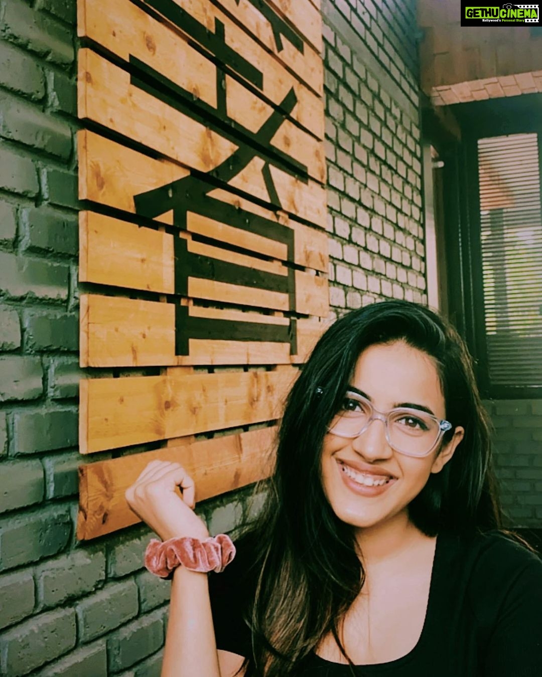 Niharika Konidela Instagram – Hi! 👋🏽 Long time no see! Hashi | Gethu Cinema