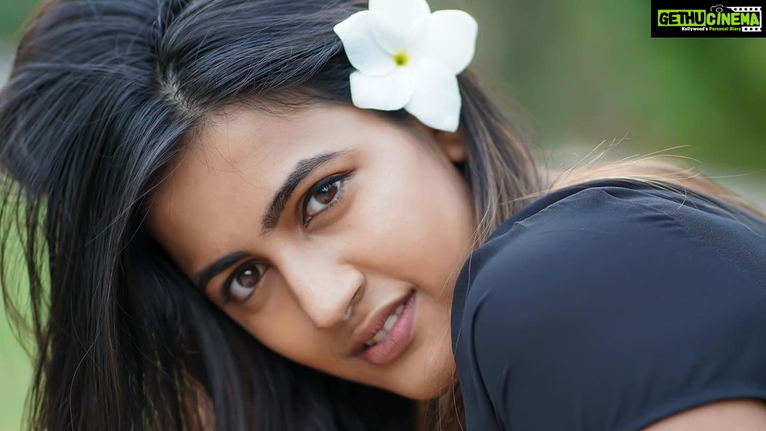 Niharika Konidela Instagram - I didn’t find a white flower emoji. P.c. @pranithbramandapally