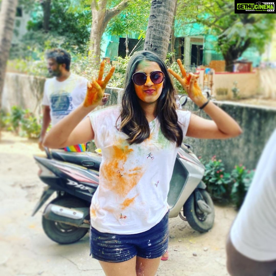 Niharika Konidela Instagram - HOLI 2020! With the next new fam! ππππ§‘πππΌππΌ Chennai, India