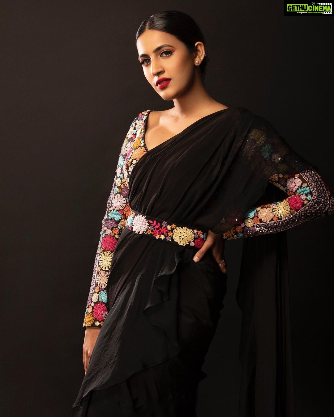 Niharika Konidela Instagram - 𝔹𝕝𝕒𝕔𝕜 𝕚𝕤 𝕖𝕧𝕖𝕣𝕪𝕥𝕙𝕚𝕟𝕘 . @mishruofficial @ashwin_ash1 @hassankhan_3 @ronan_mili @shareefnandyala