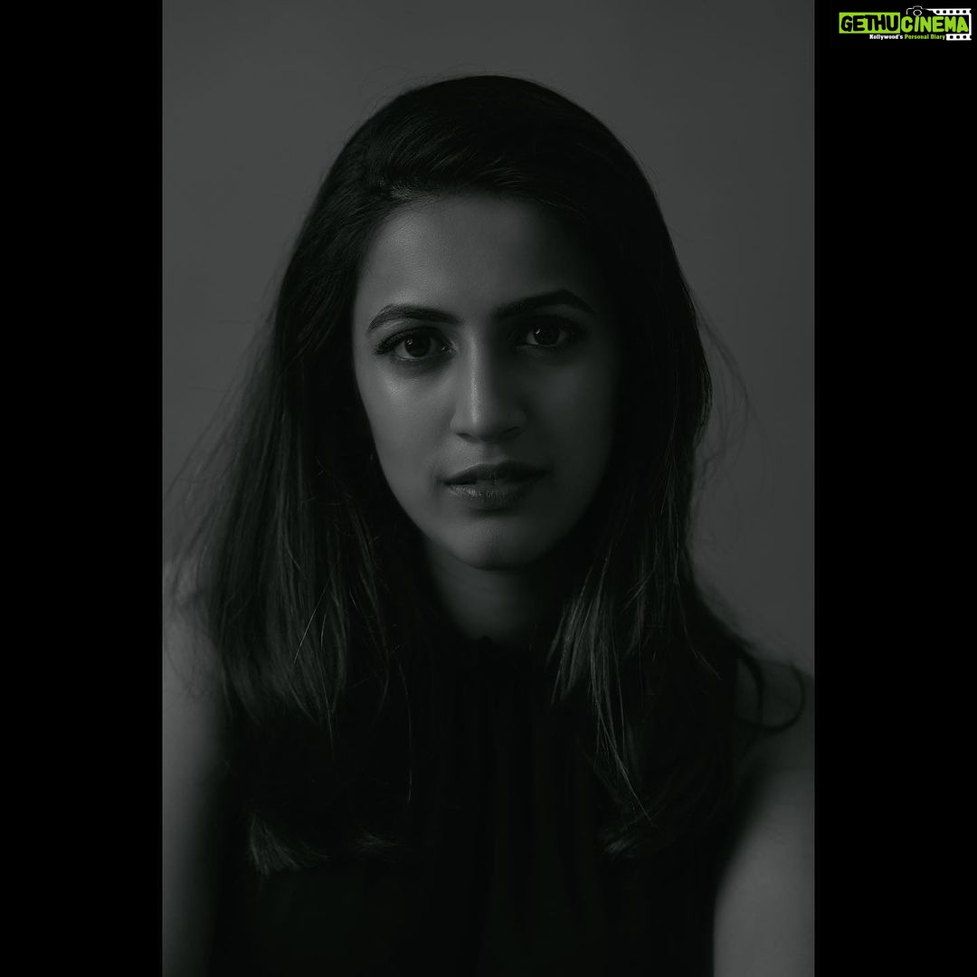 Niharika Konidela Instagram - Most of life is grey, with tiny bits of black and white! 🐘 📸 @akshay.rao.photography 💄 @sadhnasingh1