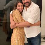 Niharika Konidela Instagram - I’m not just hugging my Daddy, I’m hugging INDIAN CINEMA’s PRIDE! Will always be a proud megastar fan🤩🙏🏼 Love you daddy!🤗🤗🙏🏼 BOSSBUSTER SYERAAA!😍🤩🥳