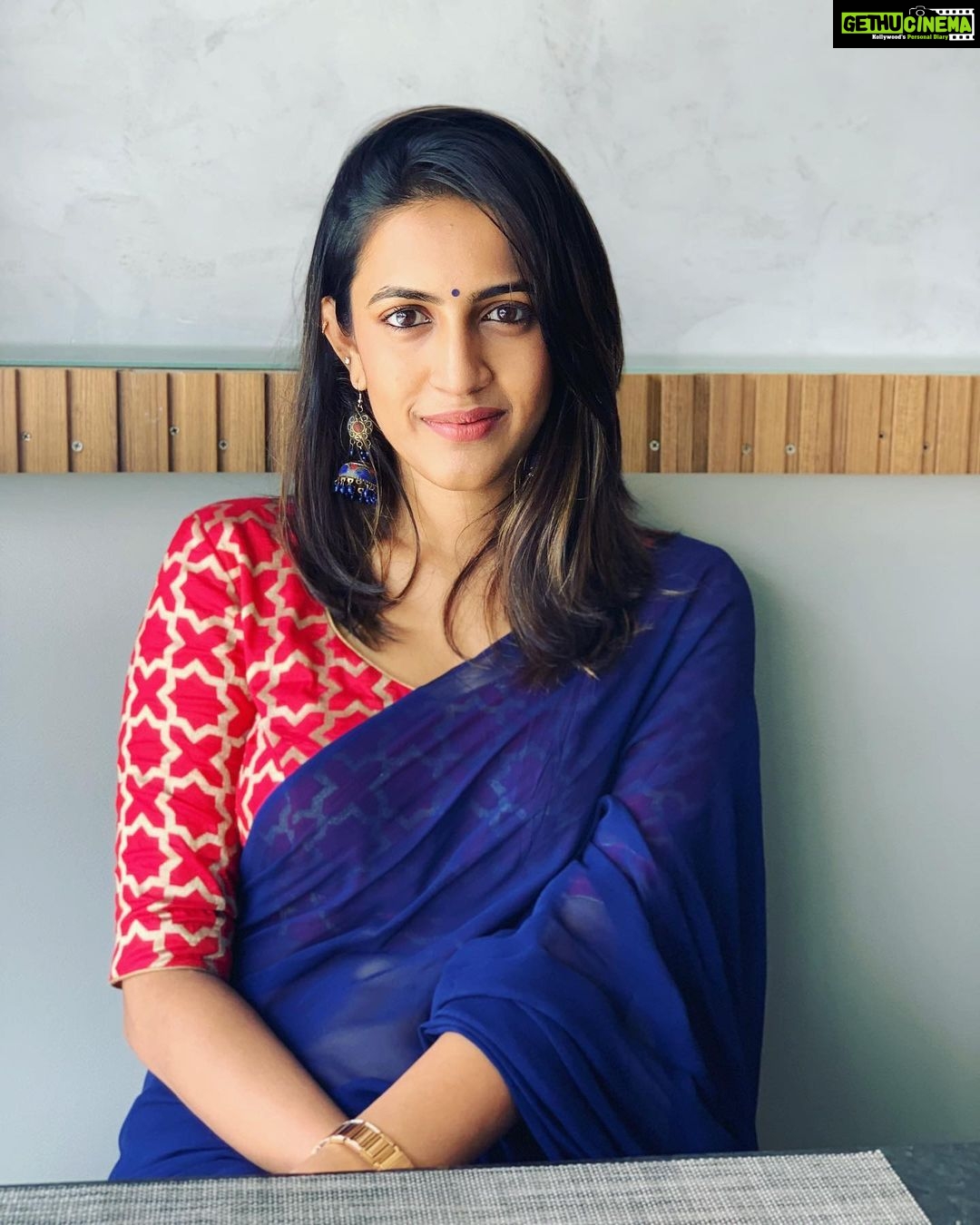 Niharika Konidela Instagram - Swipe left to make me smile! #cantgetoversarees 🥰