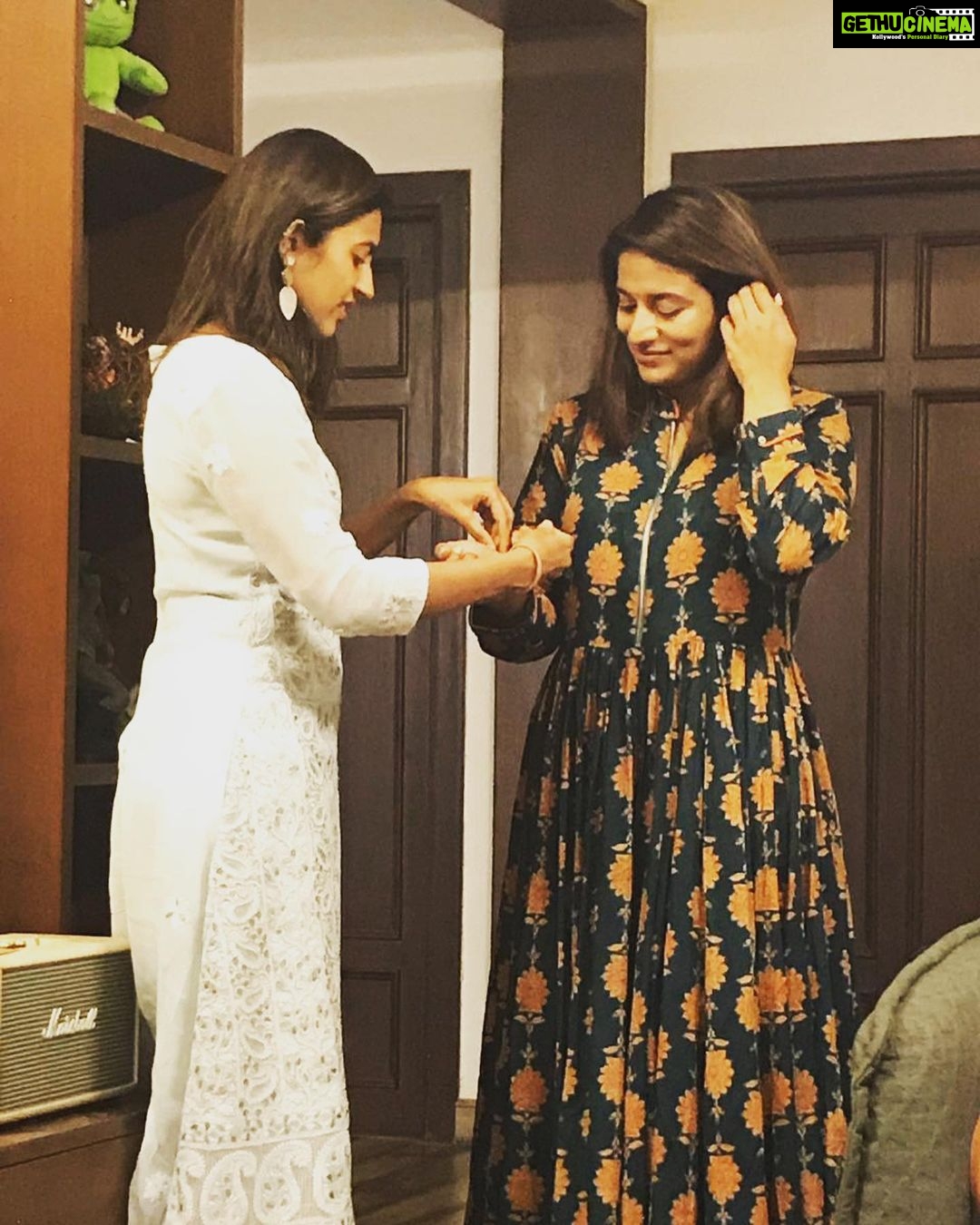 Niharika Konidela Instagram - Celebrating rakshabandhan with the people who always have my back! And the only people who Iβd love to become a comedy piece for.. @varunkonidela7 and @sushmitakonidela ππ€ Hate that my baapuji @alwaysramcharan is missing π Also missing my videsi thammudu @the__manchala!