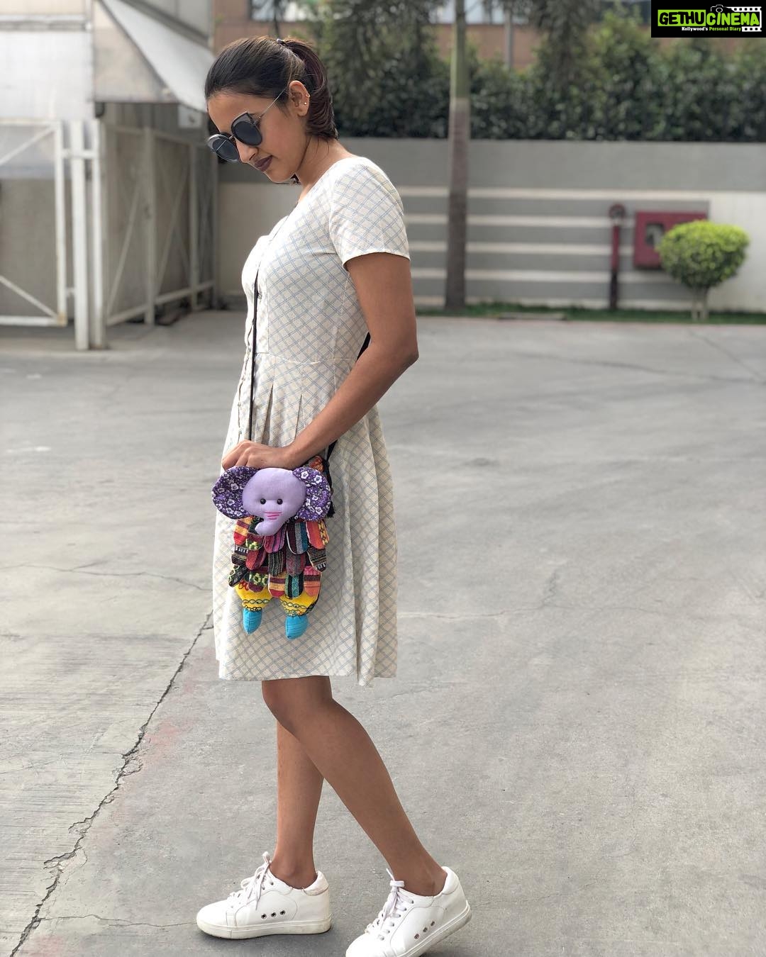 Niharika Konidela Instagram - My undying love for elephants 🐘🥰 హ్యపీ సండే పీపుల్ 🌞 Thanks @nikhilsirivolu ,for the picture and the bag😁