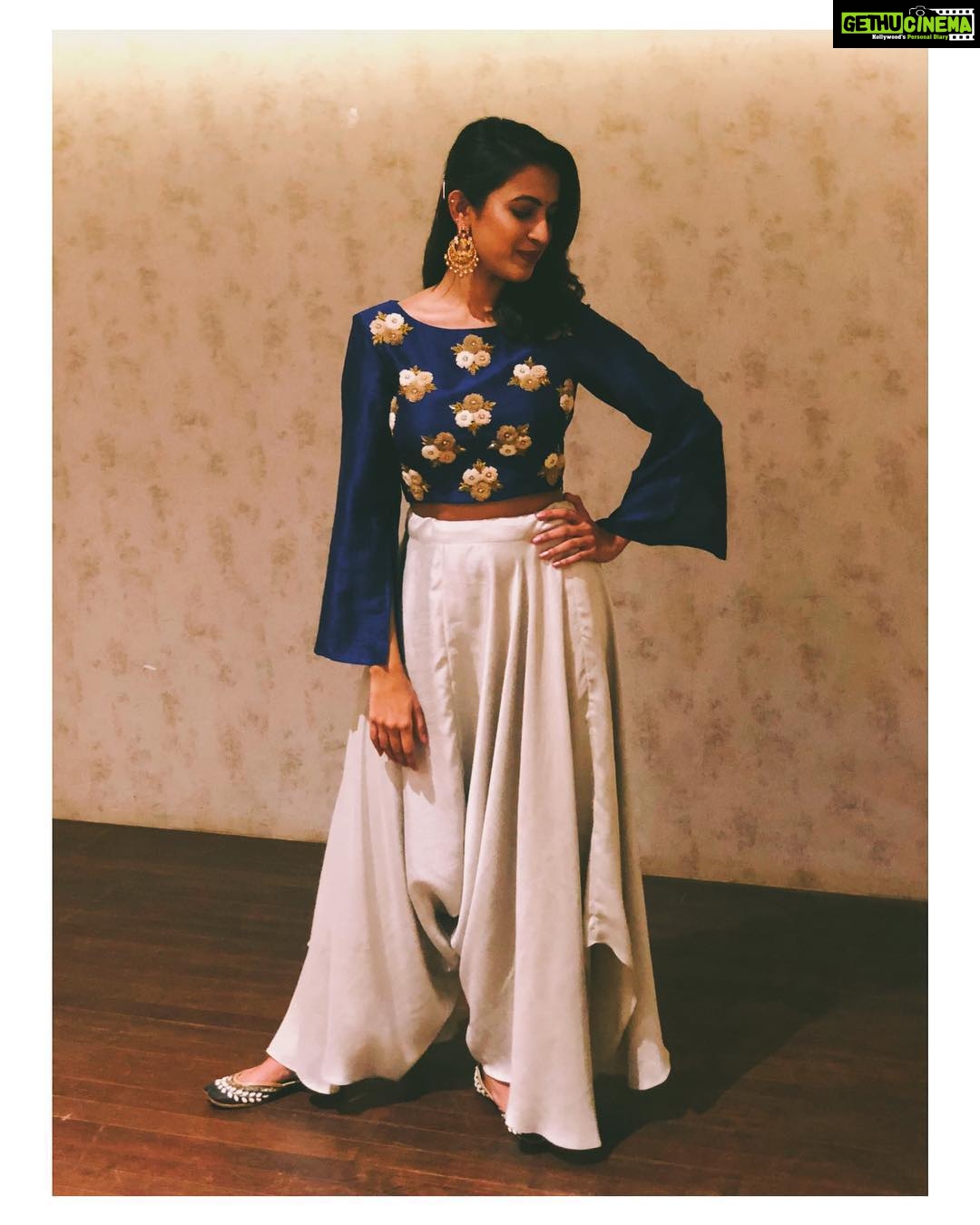 Niharika Konidela Instagram - Hi! @itsmelavanya I like my right profile too!βπΌπ @anupellakuruofficial @pankhonmyfeet #weddingtimes #samtho