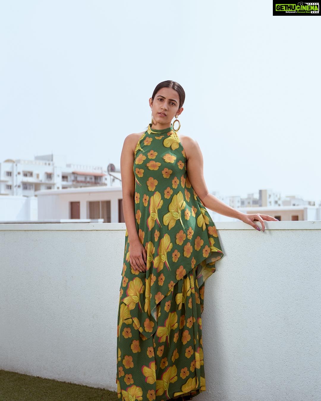 Niharika Konidela Instagram - 🍃 This lovely ensemble by @houseofmasaba Styled by the amazing @jukalker Earrings by @aquamarine_jewellery Shot by 📸 @eshaangirri
