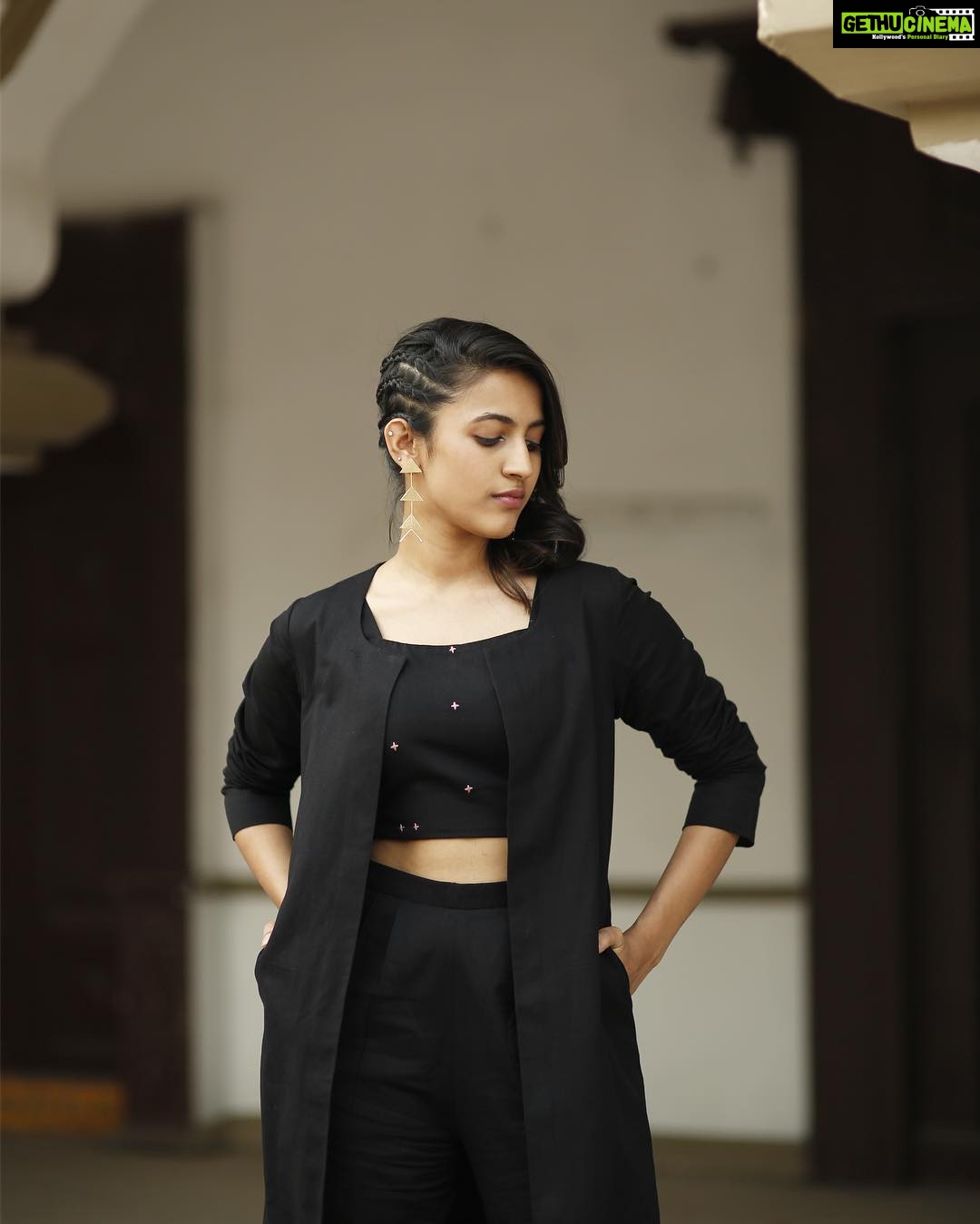 Niharika Konidela Instagram - I love me some Black! 🕶 #kanthamhappy #suryakantham #promotions . . Wearing @notchabovecreations Styled by @jukalker Earrings by @pratima_jukalkar Shoes by @louboutinworld Makeup & hair by @sadhnasingh1