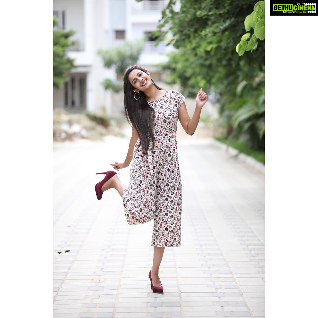 Niharika Konidela Instagram - Yaaaaaas!! 💫 ... @notchabovecreations @aquamarine_jewellery @stevemadden @seethauday @nithishasriram 😊