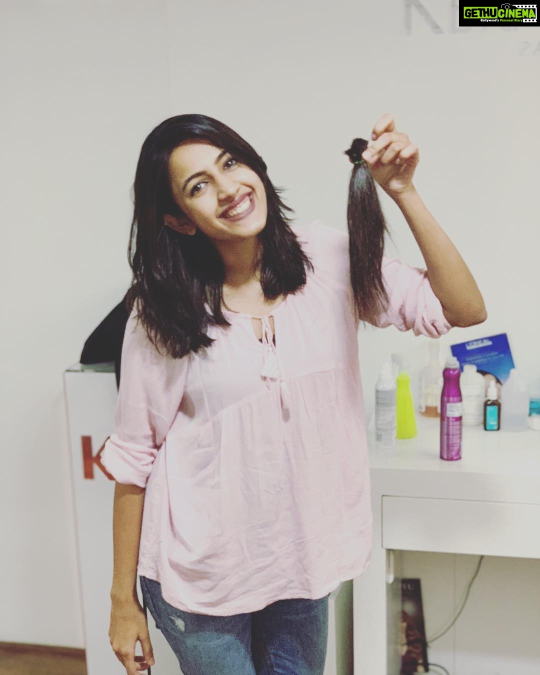 Niharika Konidela Instagram - Chopping off my hair wasn't easy for me.. But i knew i needed change. So here i am! The same me, with shorter hair😃 Comment below if you wanna see videos of this makeover!😂 #kanthamhappy @sushmitakonidela thank you for the emotional support!😛🤗