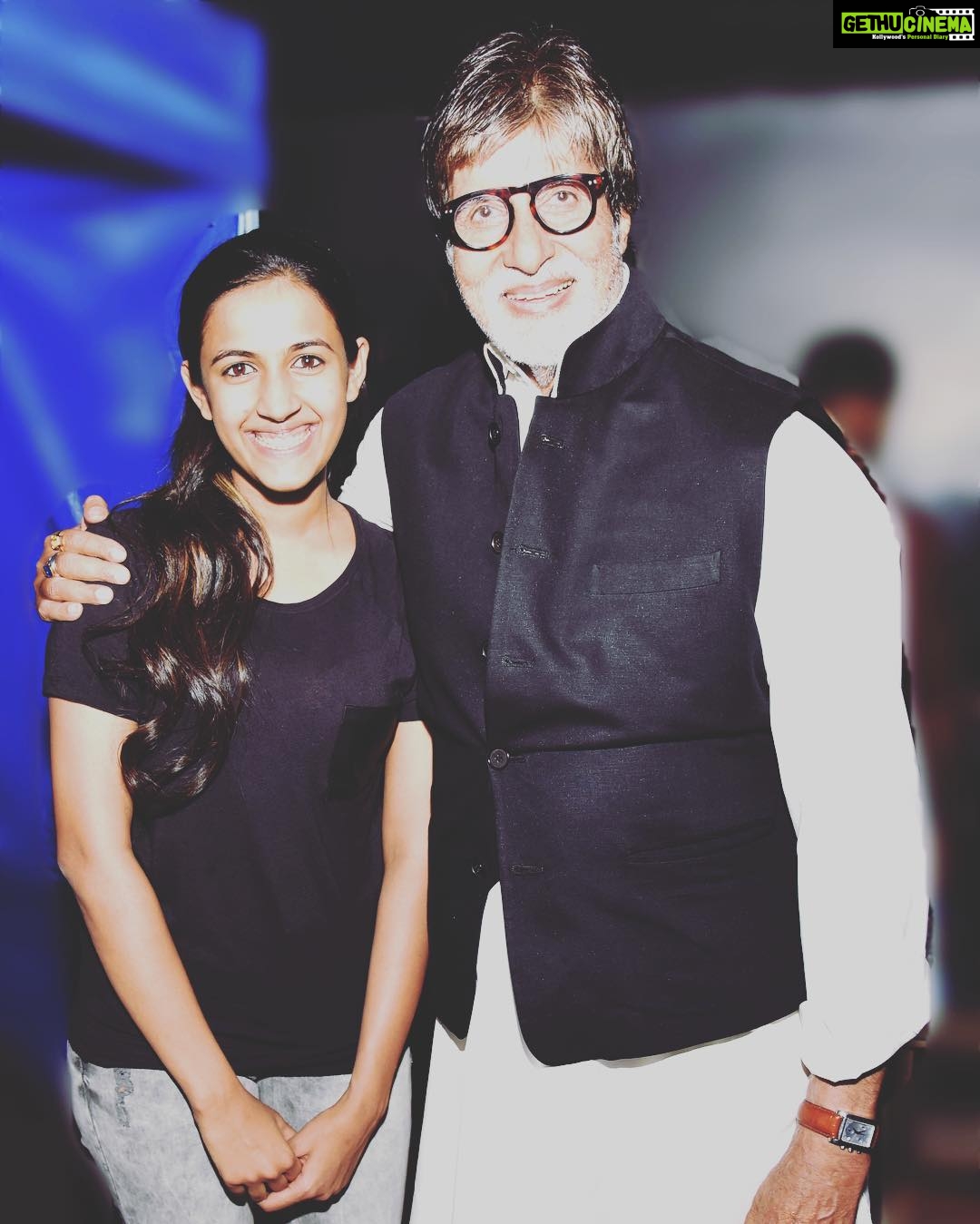 Niharika Konidela Instagram - Overwhelmed 🤩 @amitabhbachchan Ji 🙏🏼 #syera