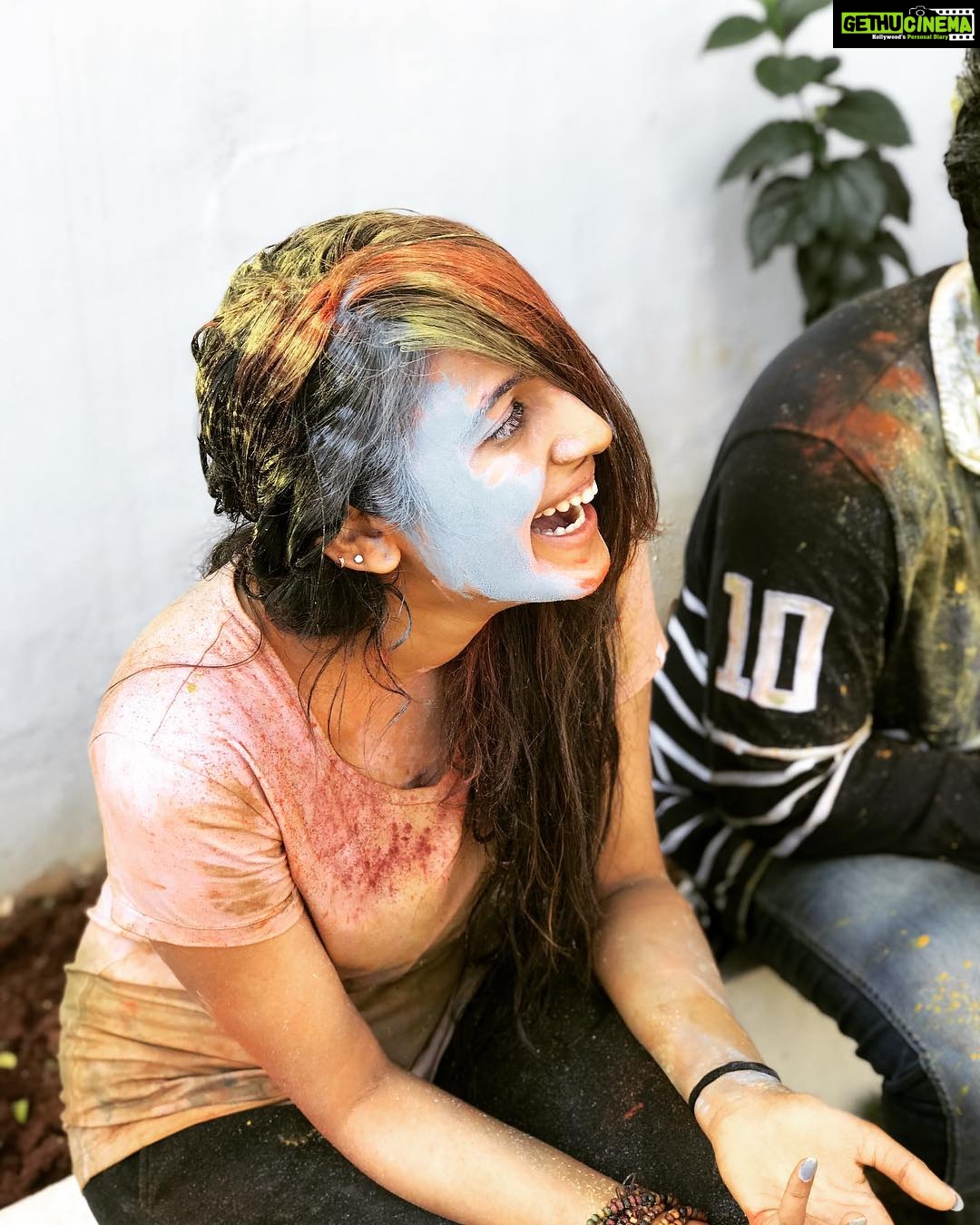 Niharika Konidela Instagram - Festival of colours! ๐๐งก๐๐๐ See you all at the fb live at 6pm!