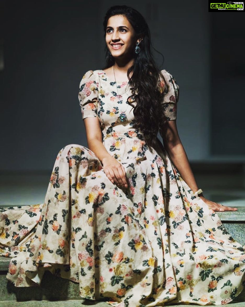 Niharika Konidela Instagram - Glad to be back on insta! #endofdigitaldetox @sautraclothing
