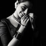 Nikhila Vimal Instagram - A silent smiling woman 🖤 💫 Stylist : @asaniya_nazrin Photographer : @vaffara_ Jewellery : @ttdevassy Saree : @mloft_by_joeljacobmathew Makeup & Hair : @femy_antony__ Coordination : @asaniya_nazrin Post Production : @iamvysak Photography team : @sarathchandran_ Video Editor : @sameerusman1990 Studio : @poojastudioskochi Styling Team : @amritha_lakshmi___ Camera : @canonindia_official @vinod__lal