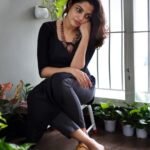Nikhila Vimal Instagram - Pensive 🖤 Jewellery: @mannu_by_meera Footwear: @themadrastrunk