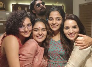 Nikhila Vimal Instagram - Other things might change us! But we start and end with family♥️
#friendswhobecomefamily #allsmiles