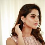 Nikhila Vimal Instagram - 🌸🌸🌸 📸: @pranavraaaj 👗: @t.and.msignature 💍: @ariabykollattjewellers 💄: @sajithandsujith
