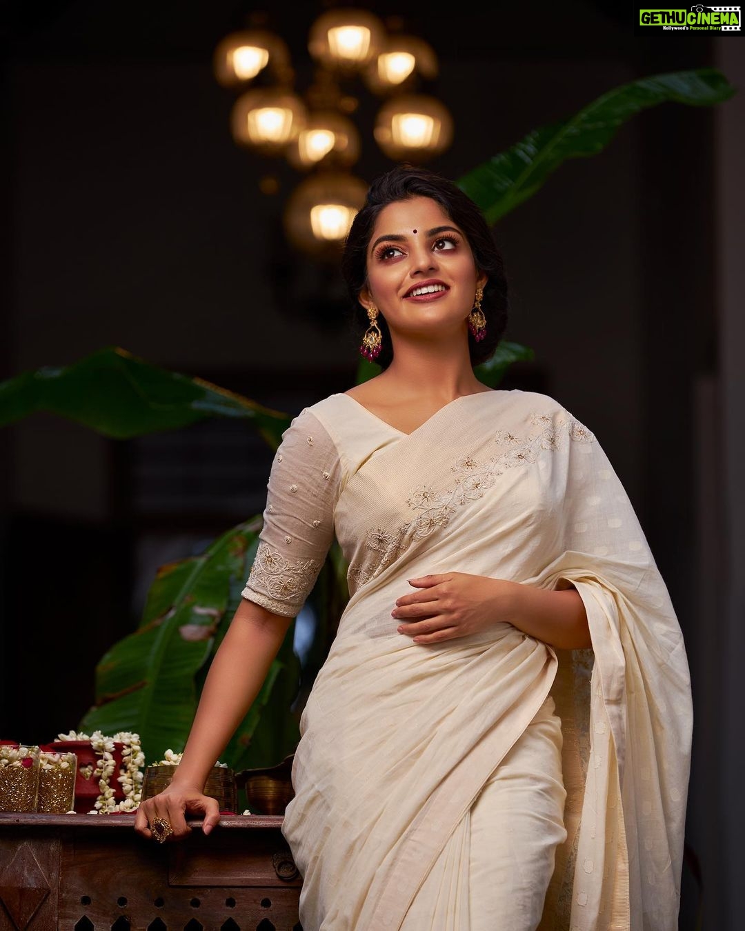 Nikhila Vimal Instagram - ๐ธ: @anupchacko ๐: @jugalbandhi ๐: @kj.silverboutique ๐: @sajithandsujith Nirvฤแนa Kochi