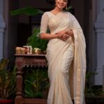 Nikhila Vimal Instagram - 💫 📸: @anupchacko 👗: @jugalbandhi 💍: @ariabykollattjewellers 💄: @sajithandsujith Nirvāṇa Kochi