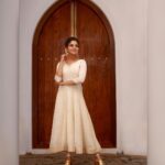 Nikhila Vimal Instagram - Where flowers bloom , so does hope♥️ Amaaya from @jugalbandhi 📸: @anupchacko 💍: @kj.silverboutique 💄: @sajithandsujith 🌼🌼🌼 Nirvāṇa Kochi