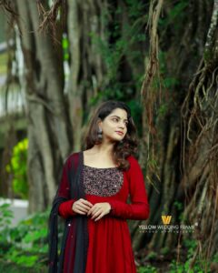 Nikhila Vimal Instagram - ♥️
📸: @sanoop_yellow_wedding_frame 
👗 : @styledivalabel