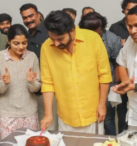 Nikhila Vimal Instagram - You have always been a blessing an inspiration to everyone around you!! Soo happy and fortunate to have worked with you😇.May you have a blessed year ahead!♥️
Happy birthday Mammooka ♥️
@mammootty