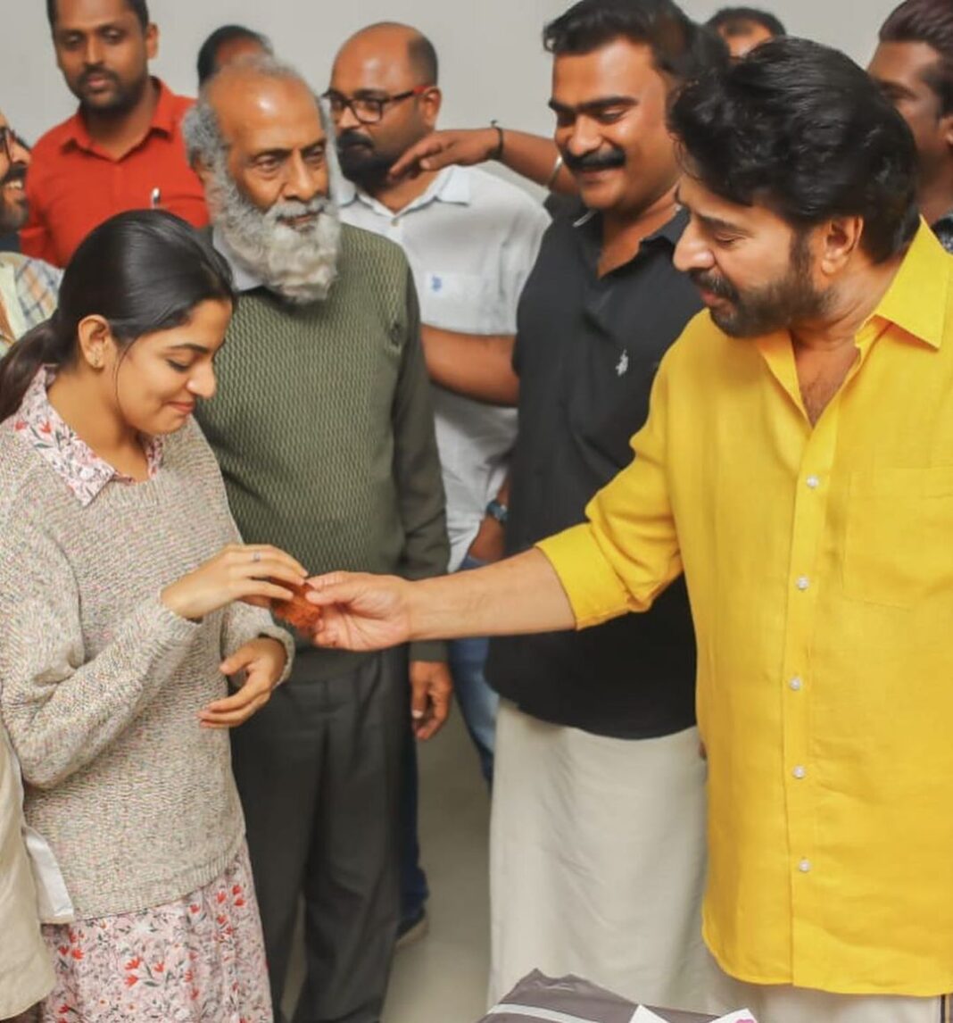Nikhila Vimal Instagram - You have always been a blessing an inspiration to everyone around you!! Soo happy and fortunate to have worked with you😇.May you have a blessed year ahead!♥️ Happy birthday Mammooka ♥️ @mammootty