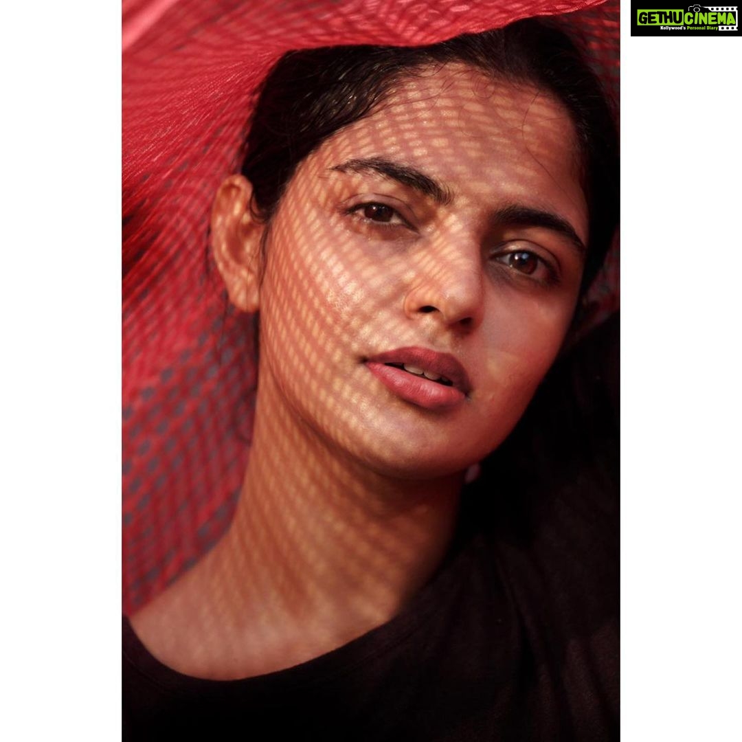 Nikhila Vimal Instagram - The souls of some people shine so bright, That even their shadows bathe us in light. -Shakieb Orgunwall- #lightnshadows #quarantineshoot📸 #personalphotographeronduty ❤️ #adoptedthesecondone
