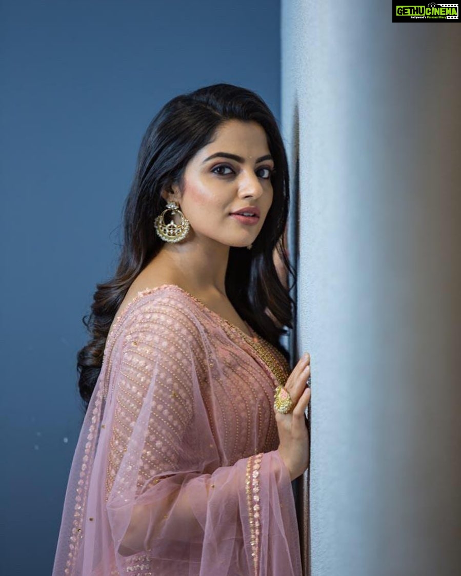 Nikhila Vimal Instagram - 💕Posting some favourite throwback pics💕 #diggingmygallery #lazyenoughtopostitthen