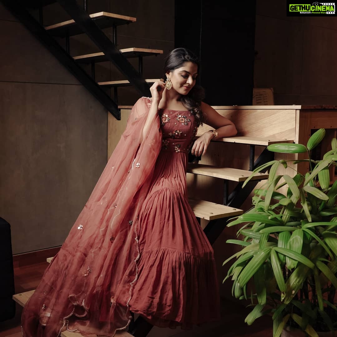 Nikhila Vimal Instagram - Wadrobe: @labelmdesigners Jewellery: @amarrajewels 📸 : @vineesh_smoke_photography