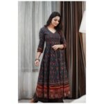 Nikhila Vimal Instagram - 🤎🤎🤎