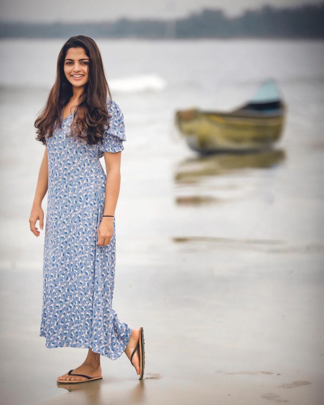 Nikhila Vimal Instagram - 🌊🤍🌊 📸: @bijith_dharmadam #thalasophile #loveeverythingaboutsea Muzhappilangad Beach