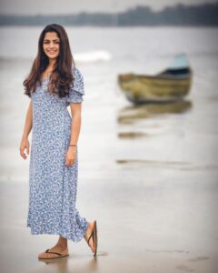 Nikhila Vimal Instagram - 🌊🤍🌊 📸: @bijith_dharmadam #thalasophile #loveeverythingaboutsea Muzhappilangad Beach
