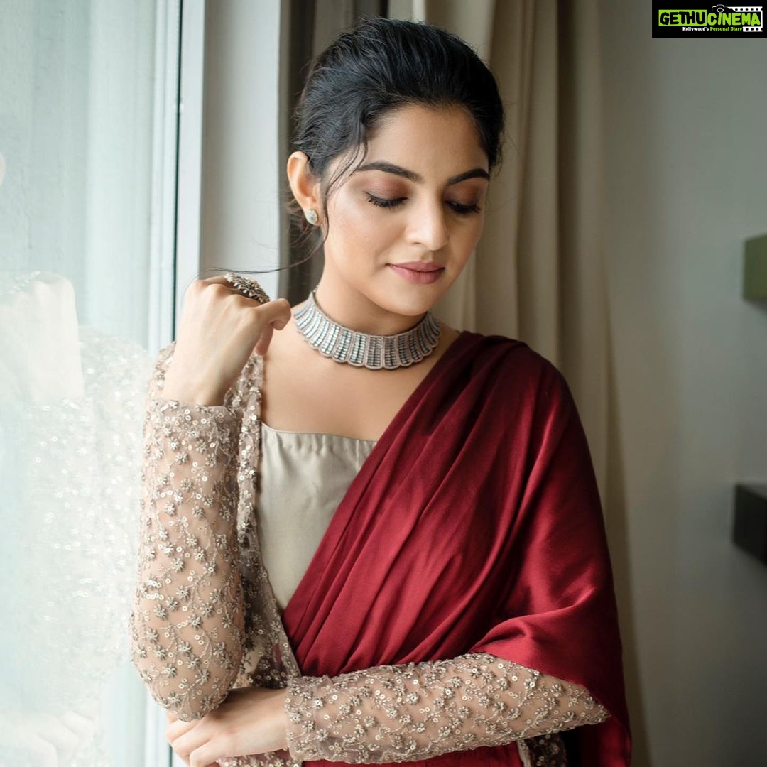 Nikhila Vimal Instagram - 📸: @kiransaphotography 👗: @tamaarachennai 💄 ...