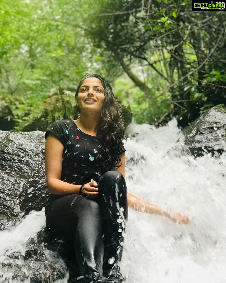 Nikhila Vimal Instagram - Lets find some beautiful place to getlost❤ @elablooms #4acre #elabloomsecrets ELA Blooms "Wild place to STAY and TREK" - 900 Kandi