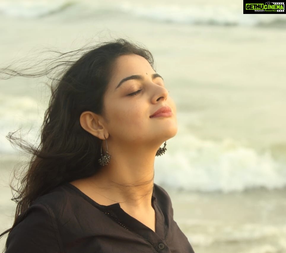 Nikhila Vimal Instagram - I took a deep breath n listened to the old bray of my heart: I am , I am, I am❤️ -Sylvia Plath