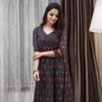 Nikhila Vimal Instagram - 🤎🤎🤎 📸: @pranavraaaj 👗: @mantradesignstudio Styling: @joe_elize_joy