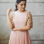Nikhila Vimal Instagram - Trust me i luv this colour😁 💝 Outfit : @thunnal Jewelery: @antegrasilver styling: @ni_ha_li 📸: @ajmal_photography_